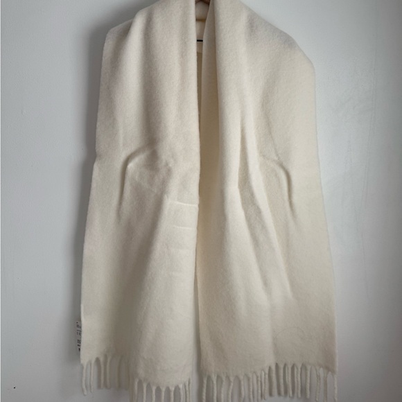 Uniqlo Accessories - Uniqlo Soft White Stole